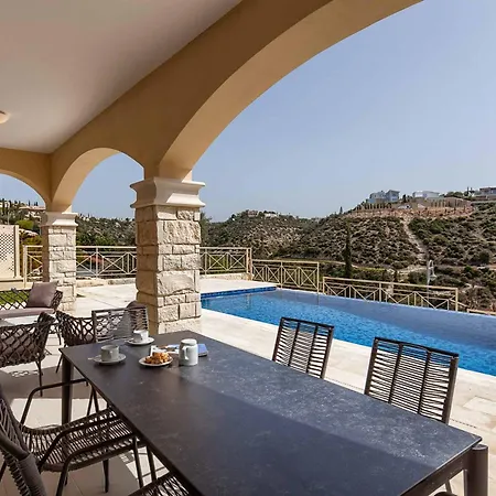 Villa Aphrodite Hills Uj01 *